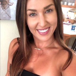 Meet your Posher, Ally